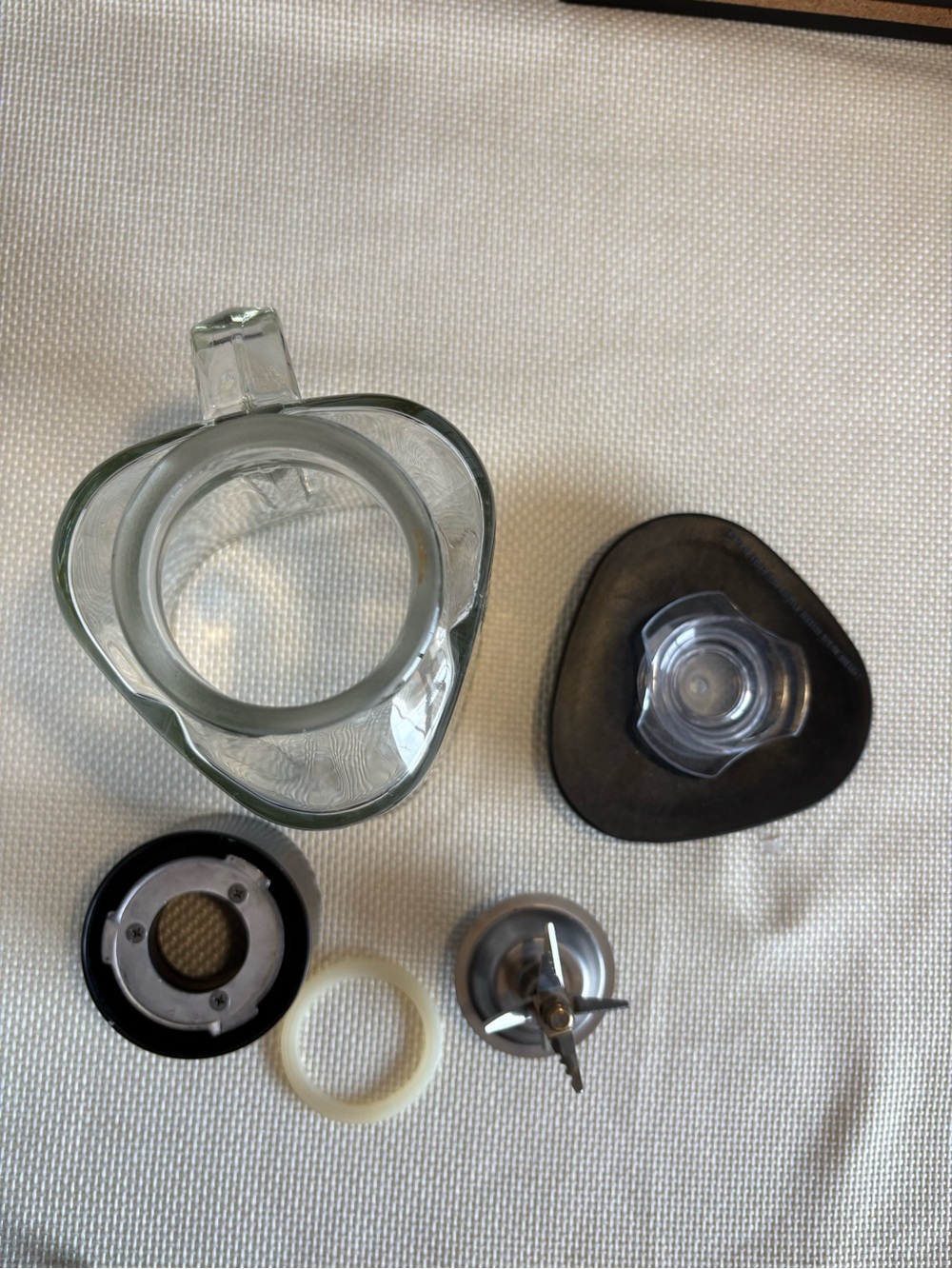 Glass 1 1/2 Litter Replacement Jug for Blender Triangular with 5 Blade Base